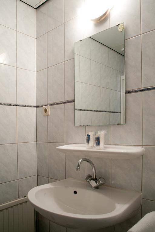 Hotel Het Gemeentehuis Uithuizen Room photo
